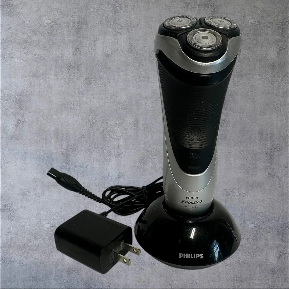 Philips Norelco Aquatec AT815 Electric Shaver Set w/ Charging Cord & Base Works!